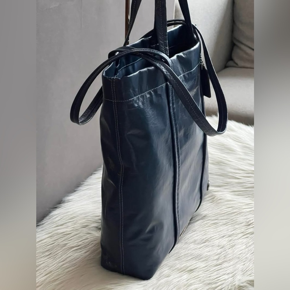 CO840 - Coach Hall Tote 33 - Picture 2 of 14